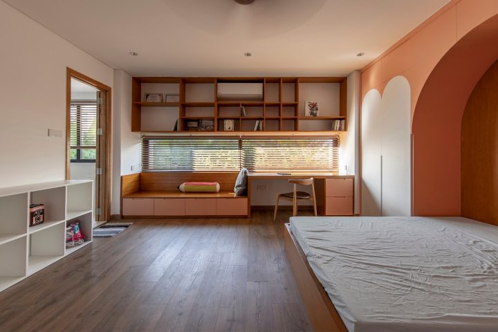 TT HOUSE