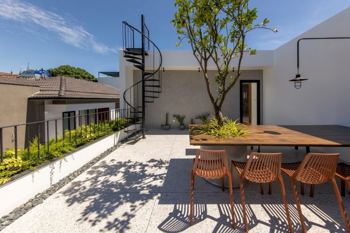 TT HOUSE