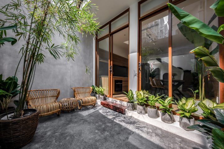 Alone House