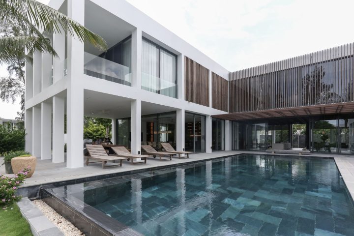 Biệt thự Hồ Tràm: Đan và xen để định hình phong cách