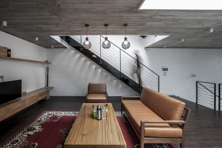 7×18 House