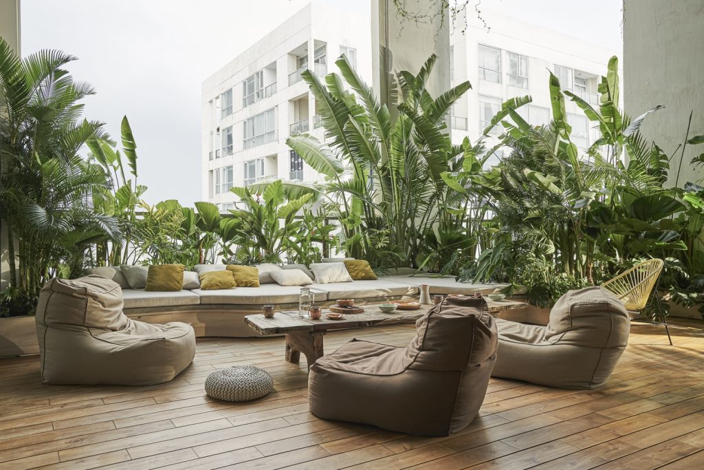 nội thất phong cách wabi sabi cho sân thượng tươi mát