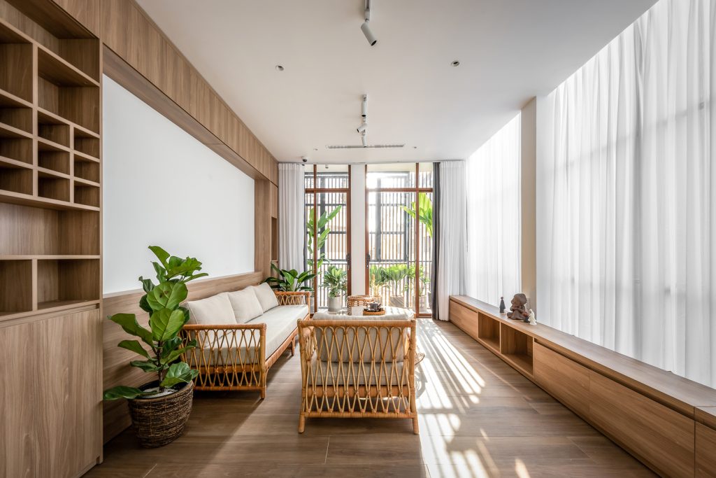 phong cách nội thất japandi với bà trà gỗ thấp, sofa vải thô