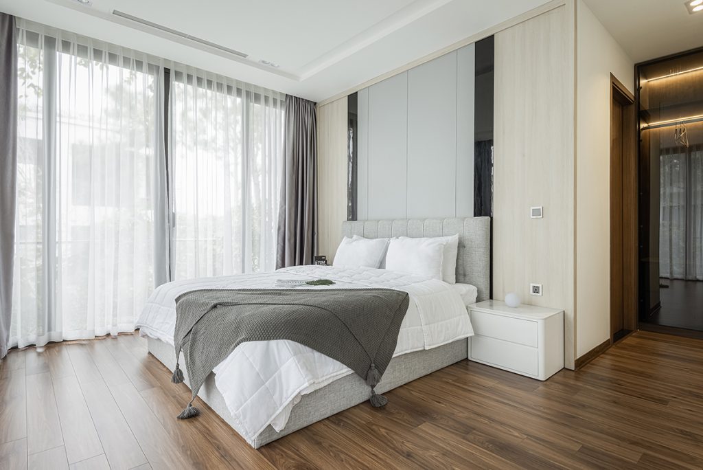 thiết kế nội thất chung cư 2 phòng ngủ với phòng ngủ phụ tối giản