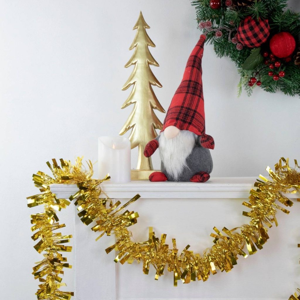 trang trí cây thông noel với dây kim tuyến