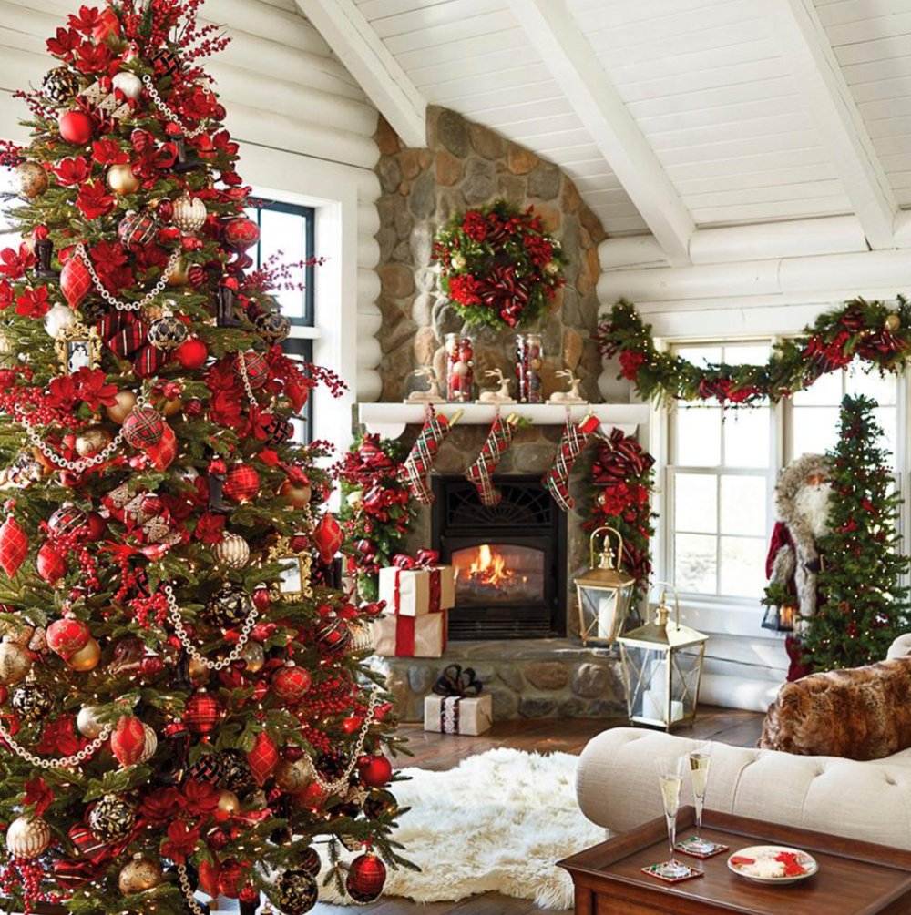 trang trí cây thông noel theo tông màu đỏ