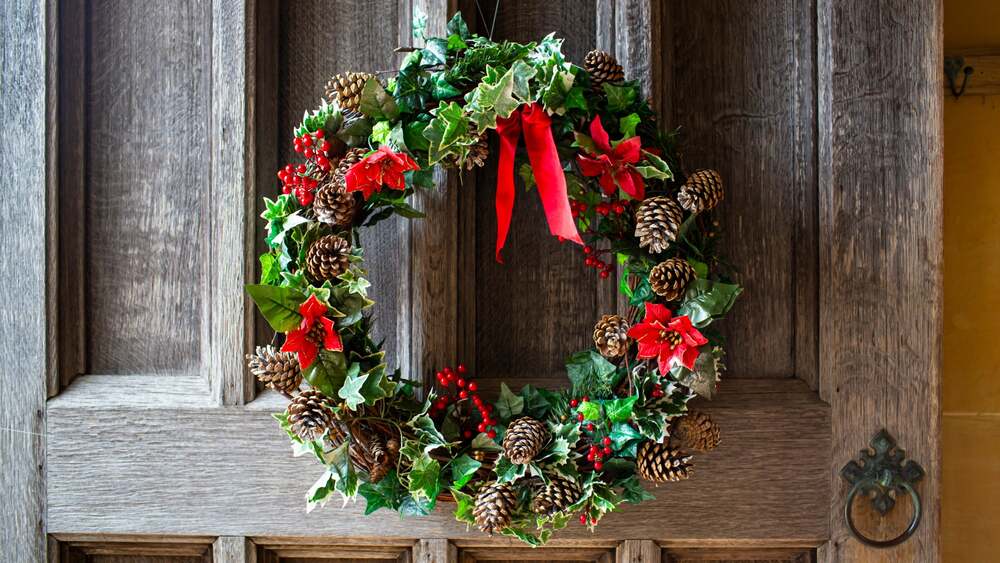 trang trí noel vòng nguyệt quế quả thông khô