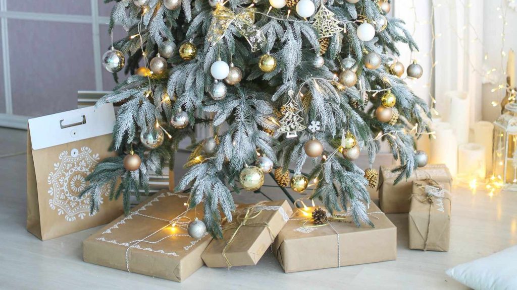trang trí noel  bằng đồ tái sử dụng