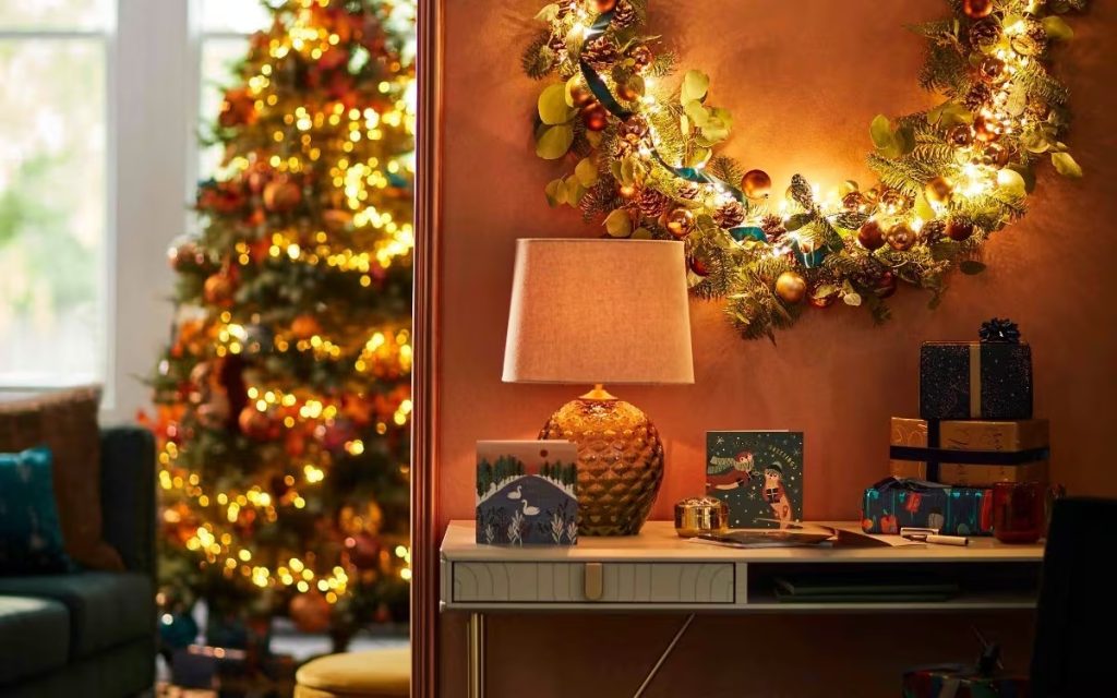 trang trí noel bằng đèn led an toàn điện