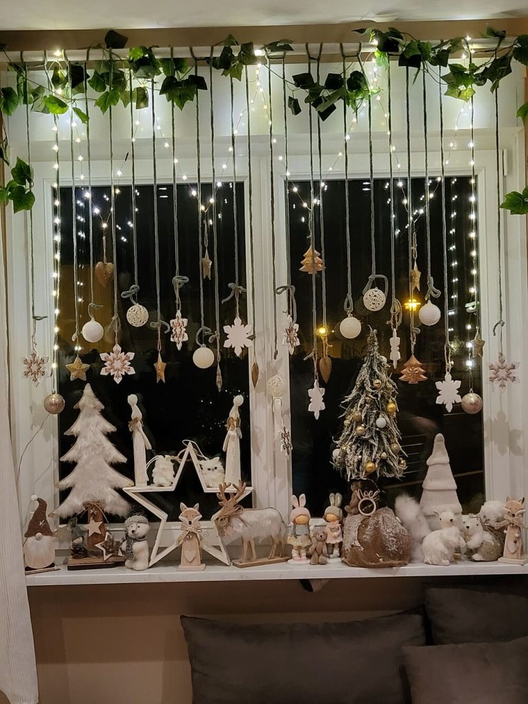 trang trí noel cho cửa kính với đồ handmade
