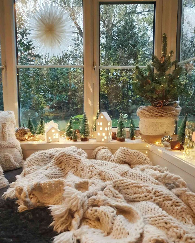 trang trí noel cho cửa kính phòng ngủ
