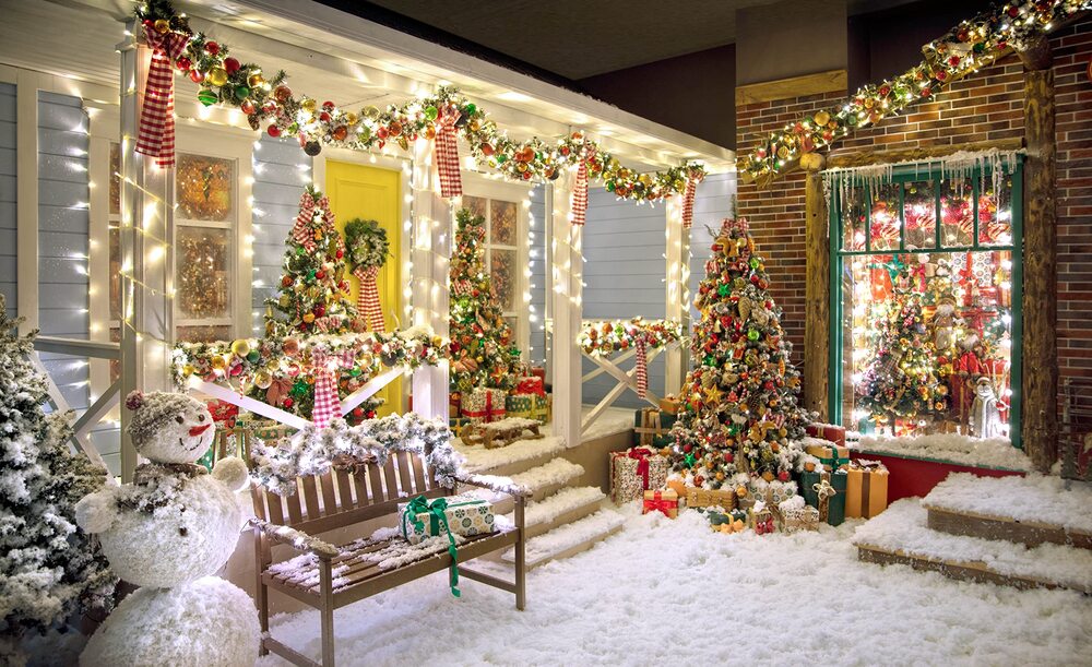 trang trí noel quán cafe bằng hiệu ứng tuyết giả sinh động