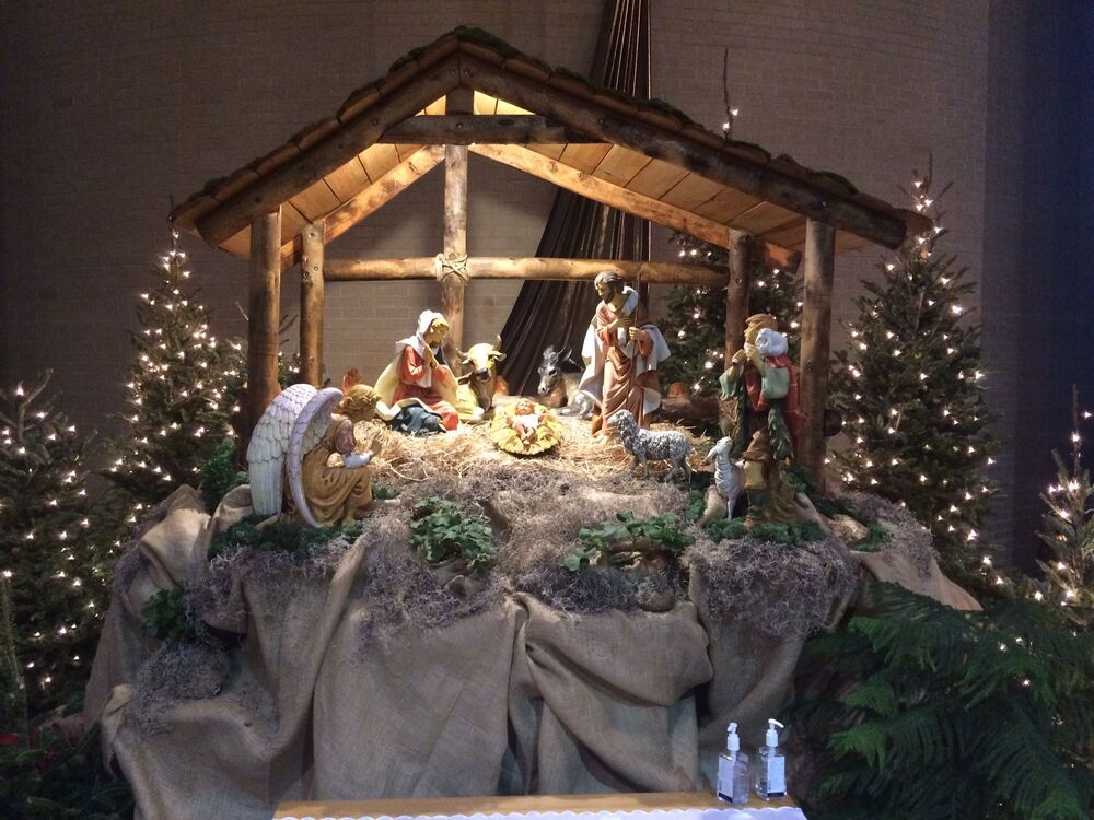 trang trí noel quán cafe với hang đá