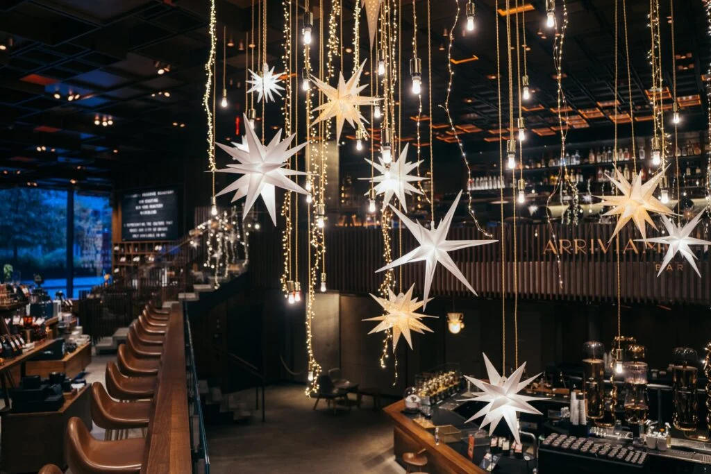 trang trí noel quán cafe với đèn ngôi sao lấp lánh