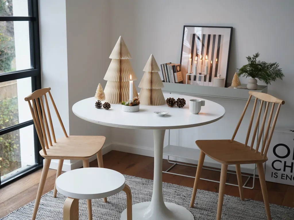 trang trí noel quán cafe phong cách tối giản