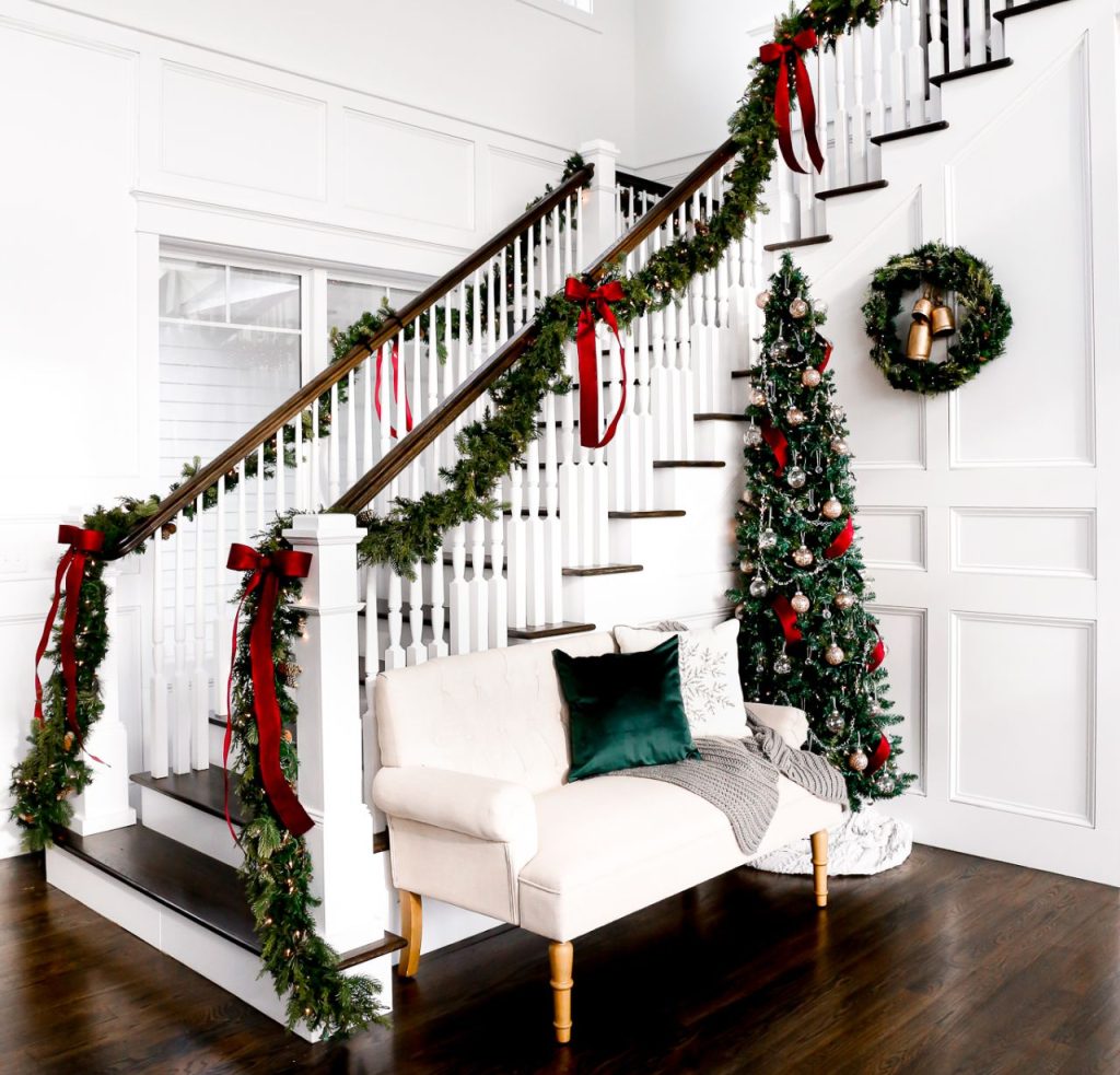 trang trí noel tại nhà ở cầu thang đơn giản