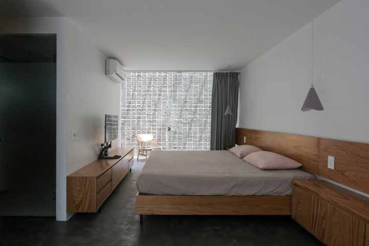 8×20 House