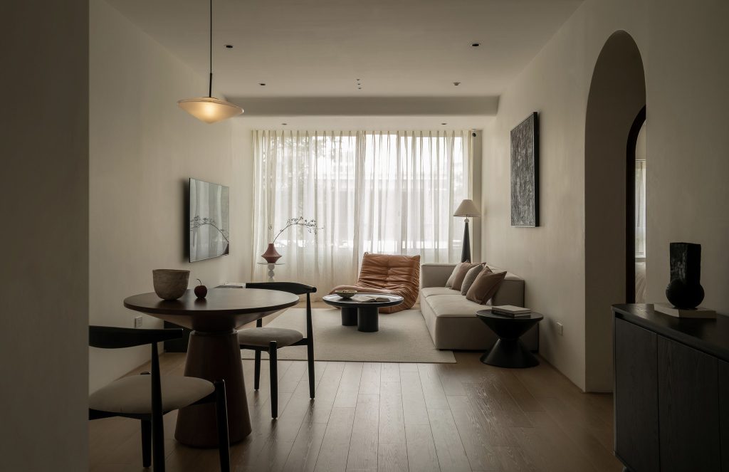 decor phòng khách với bàn trà nhỏ