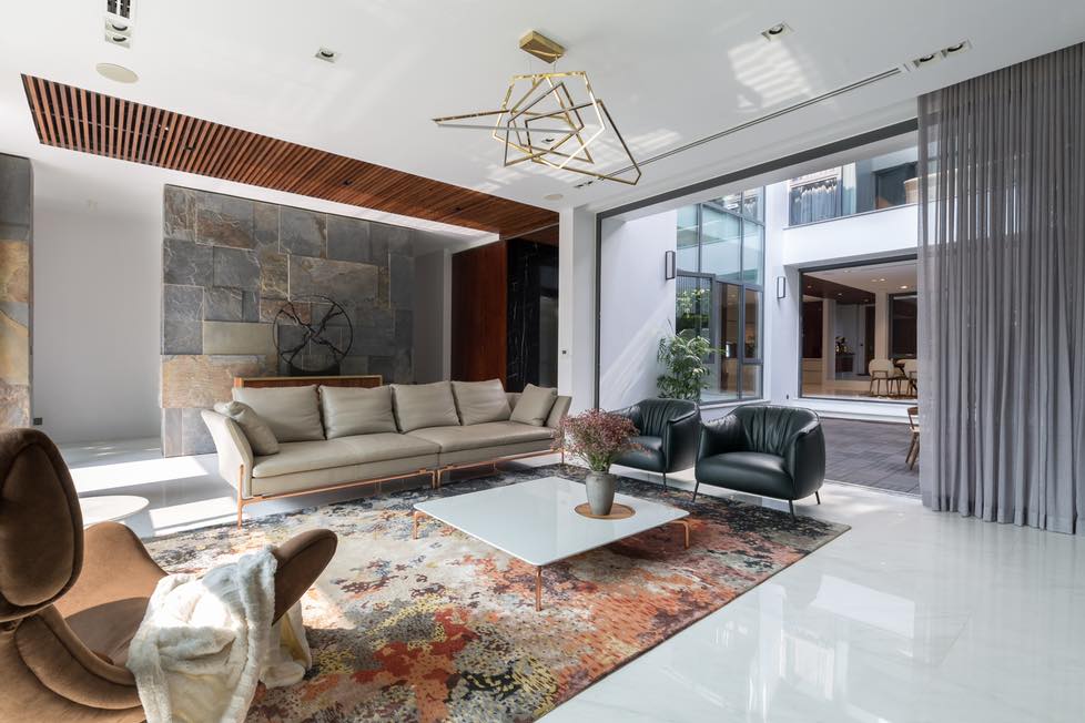 decor phòng khách với thảm trải sàn ấm cúng