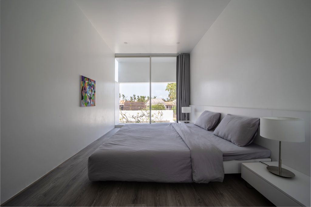 decor phong ngủ với màu trắng nhẹ nhàng