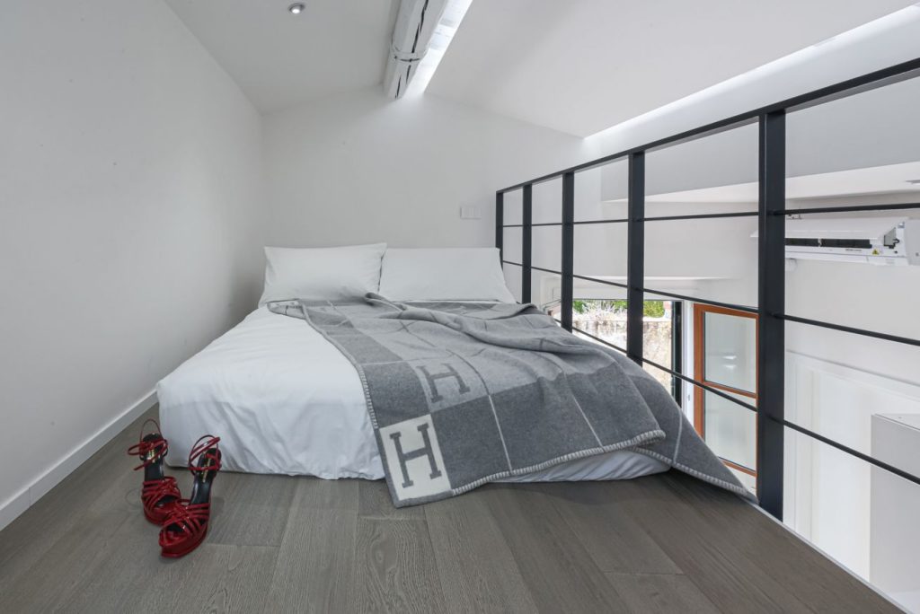nhà gác lửng 3 phòng ngủ tối giản