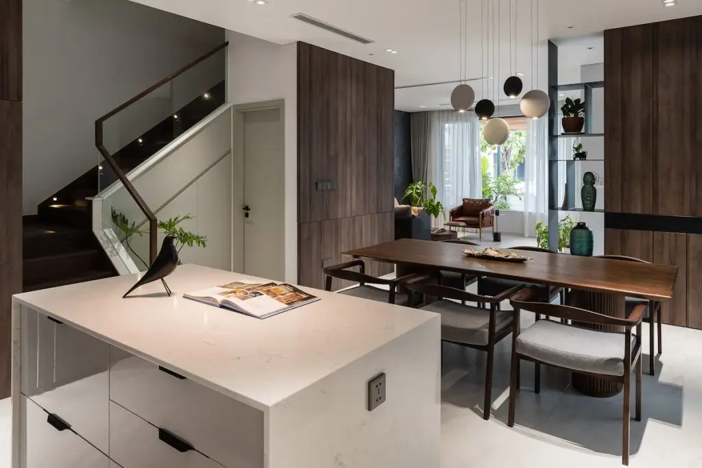 thiết kế nội thất gỗ óc chó phong cách Indochine