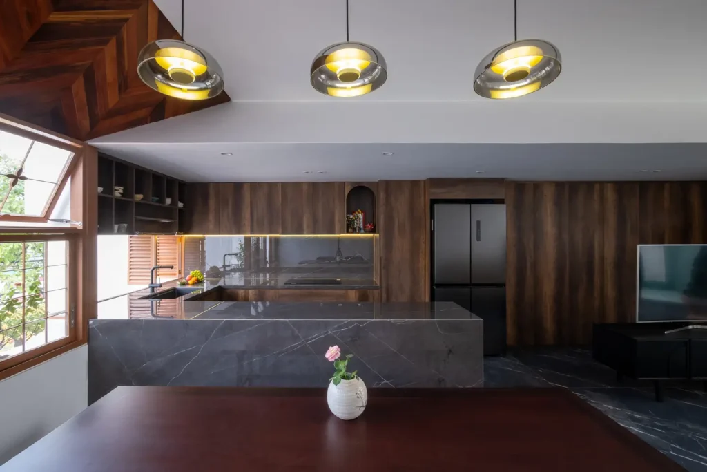 thiết kế nội thất gỗ óc chó cho bếp nhà phố