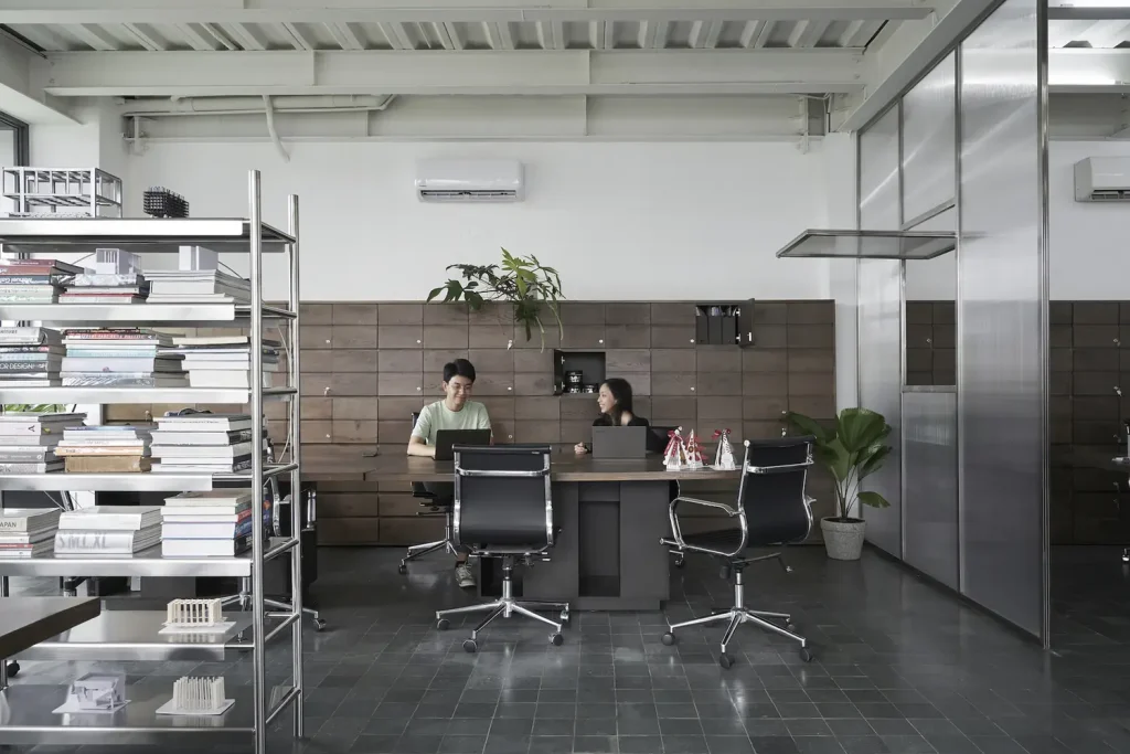 thiết kế nội thất văn phòng Industrial