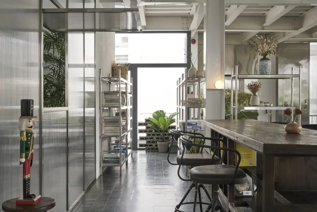 thiết kế nội thất văn phòng hài hoà thiên nhiên