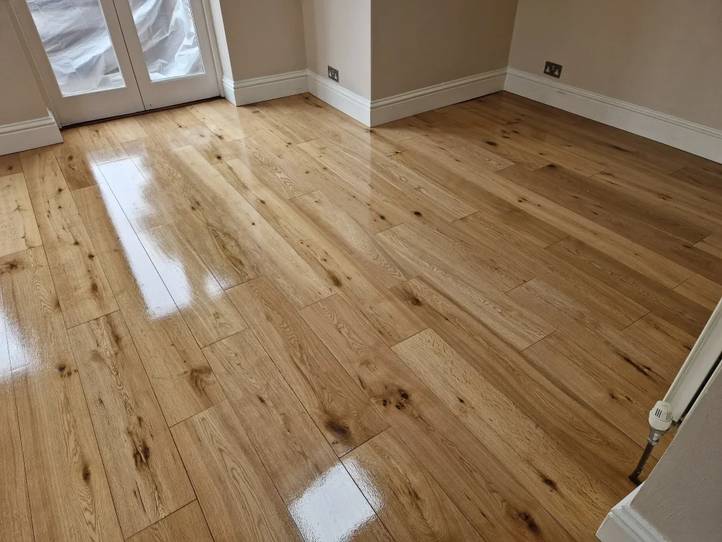 sàn gỗ tự nhiên thông