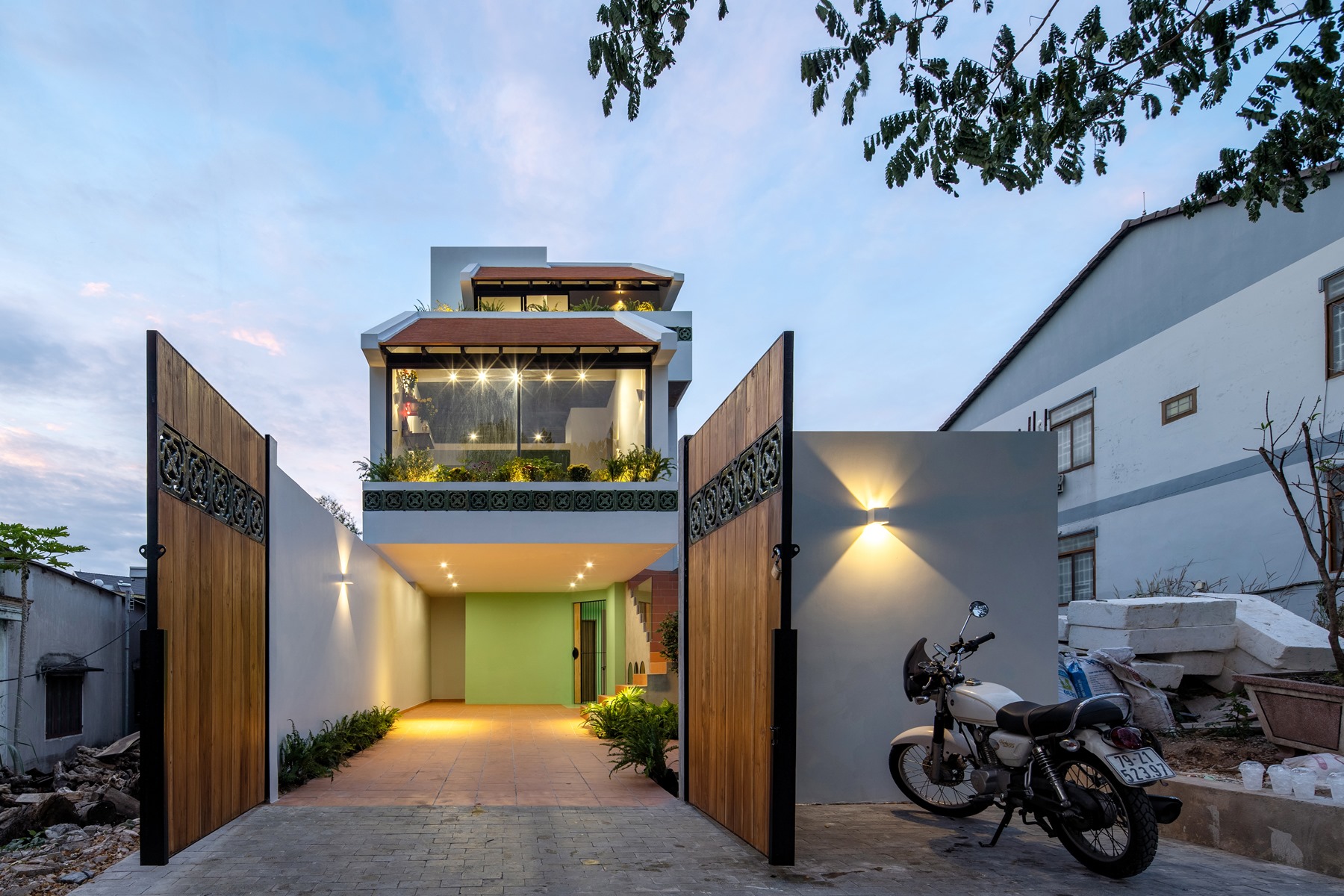 Nhà Triền Dốc