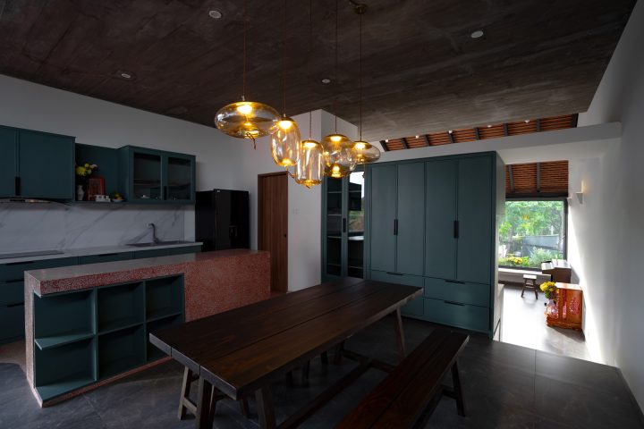 Nhà Triền Dốc
