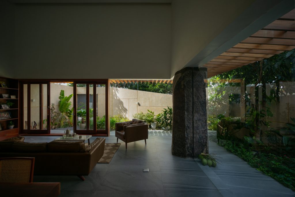 cửa lùa 4 cánh bằng gỗ
