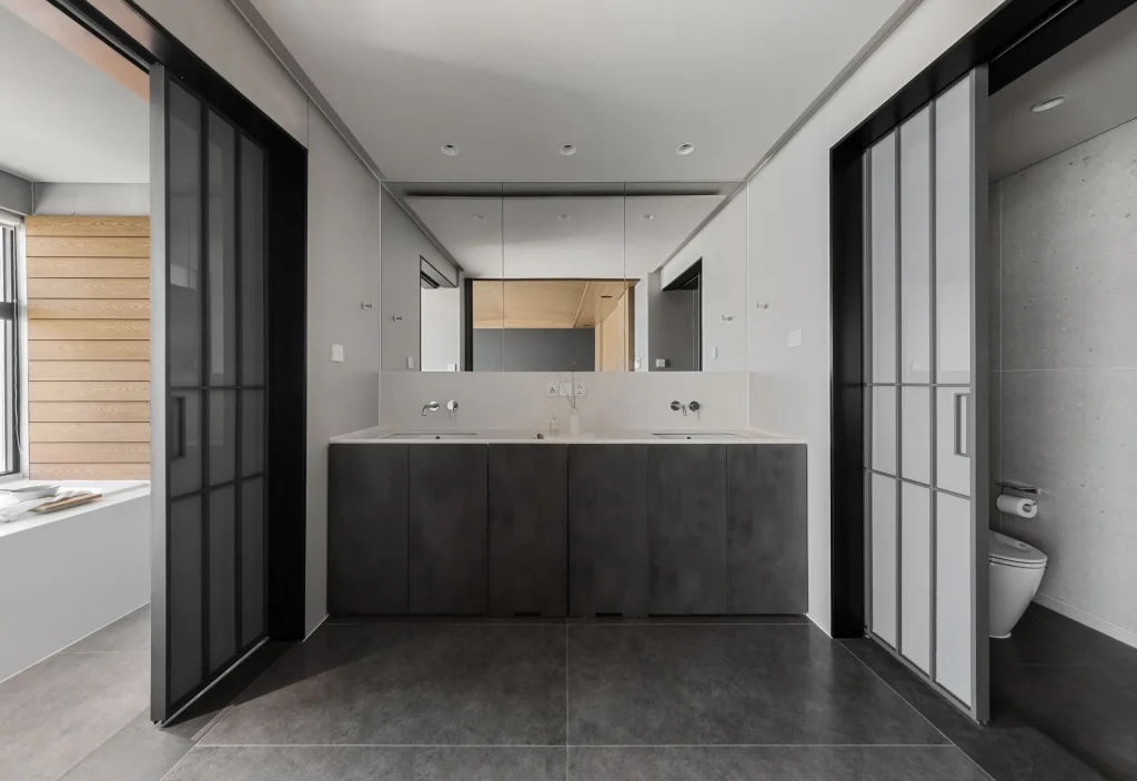 cửa lùa nhựa cho nhà vệ sinh