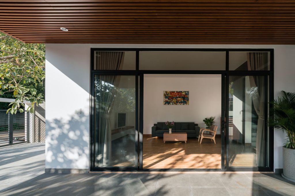 lựa chọn cửa lùa phù hợp chi phí