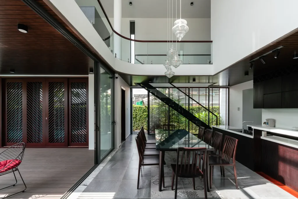 cửa nhôm vân gỗ kính xếp trượt 4 cánh