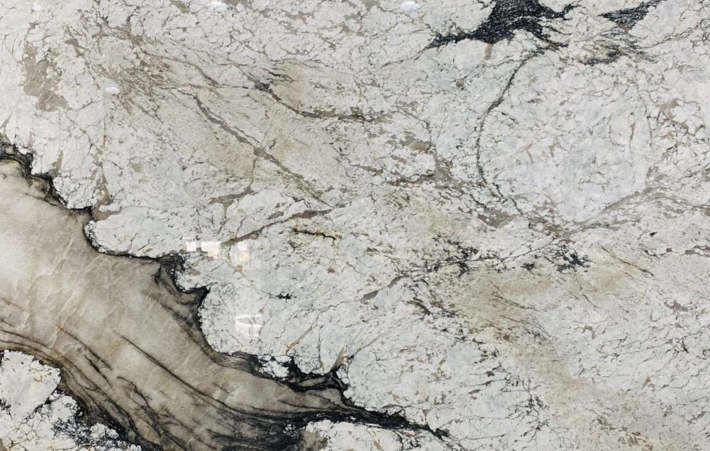đá granite trắng vân mây đen