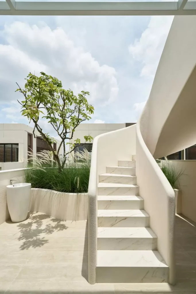 đá granite trắng vân mây xám lát cầu thang ngoài trời