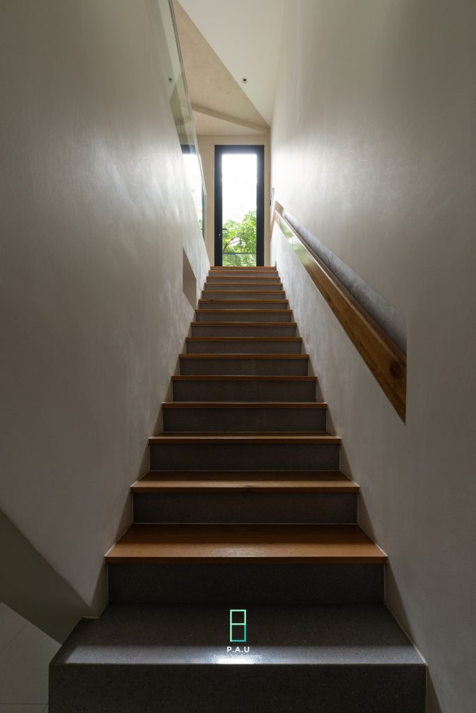 đá granito ốp cầu thang