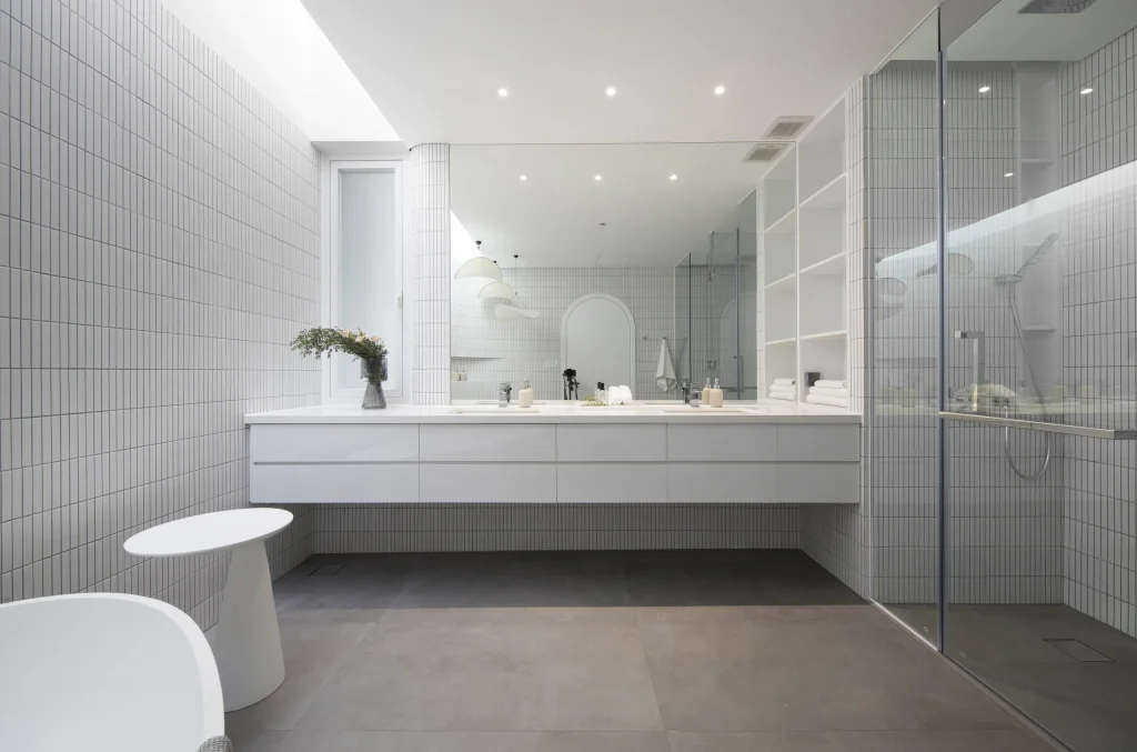 gạch mosaic dạng thẻ ốp phòng tắm