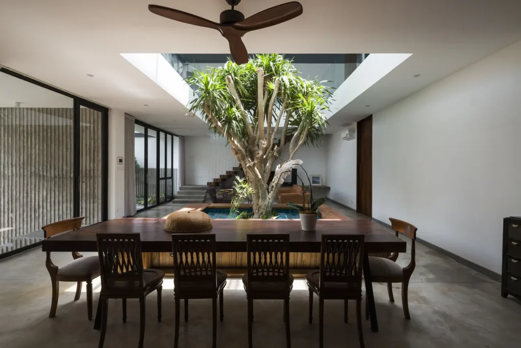 len chân tường gạch