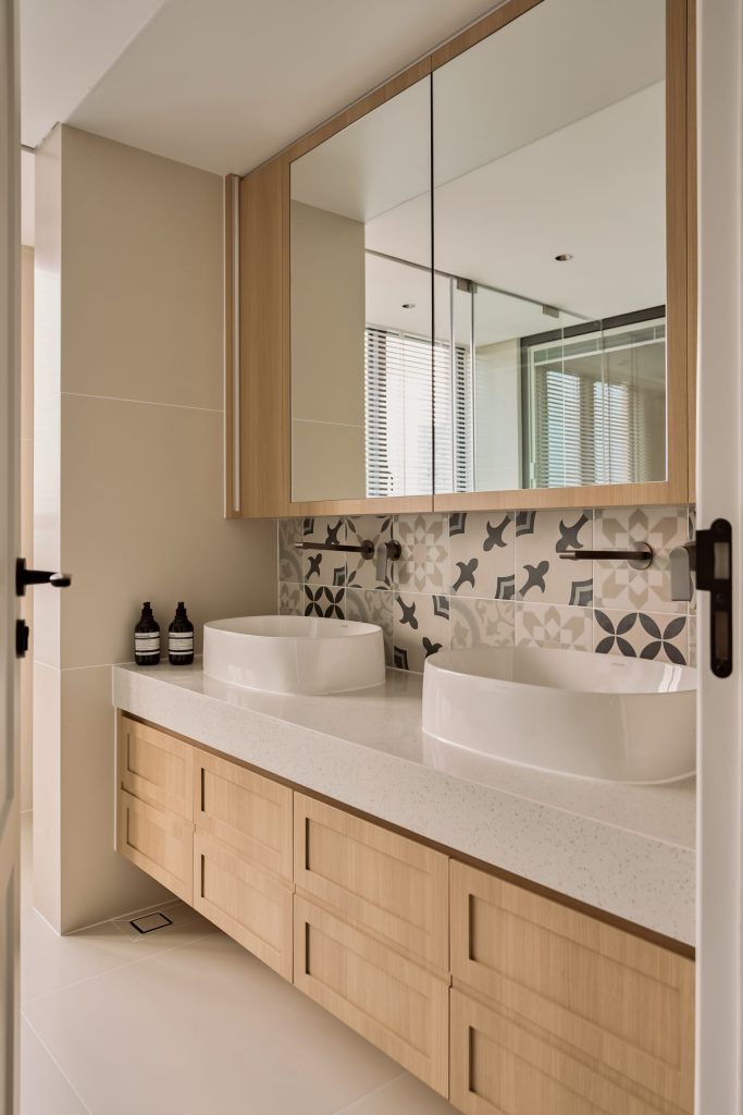 mẫu tủ lavabo gỗ tự nhiên