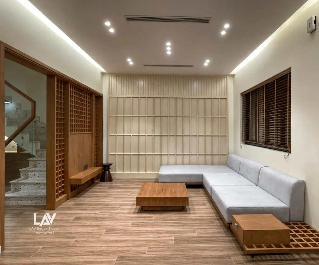 vách ngăn cầu thang gỗ tự nhiên