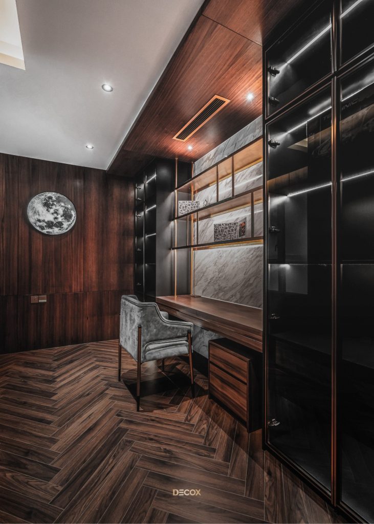 Ốp trần bằng ván phủ veneer óc chó