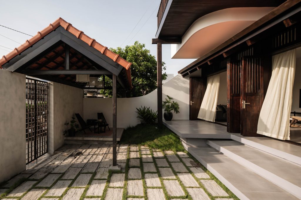 Cửa gỗ 4 cánh lối đi chính