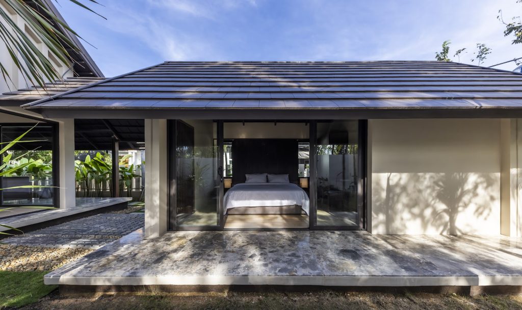 cửa nhôm phòng ngủ 4 cánh rộng rãi