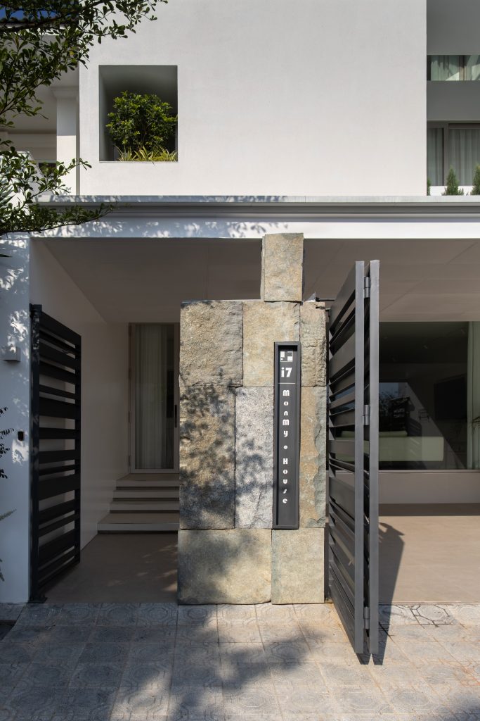 Monologue House — 2020 studio