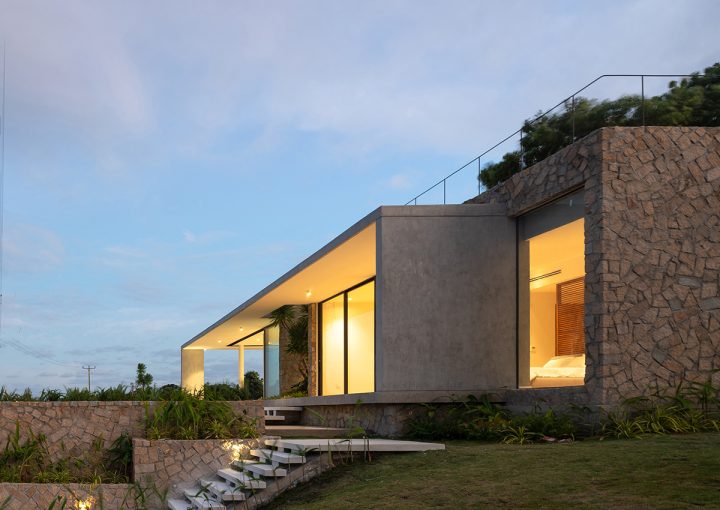 Cam Hải House on the Rocks