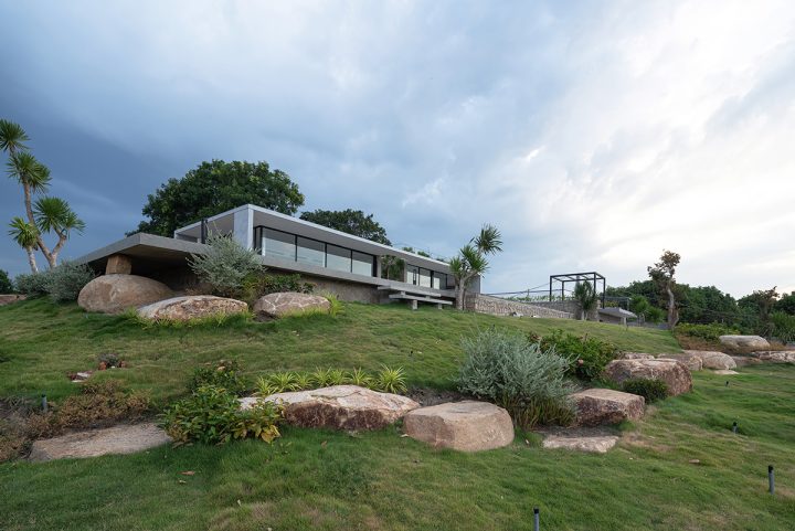 Cam Hải House on the Rocks