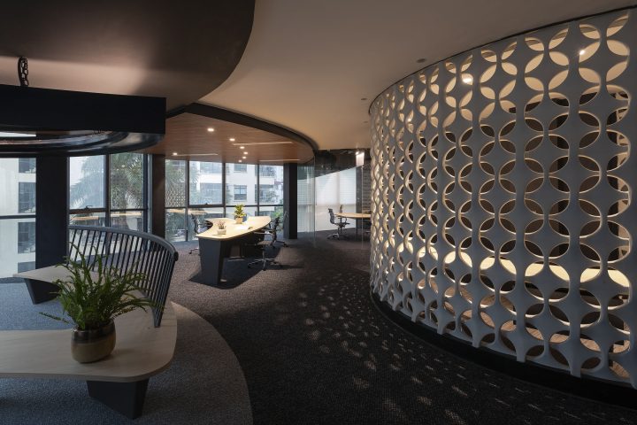 Woven Screen Office